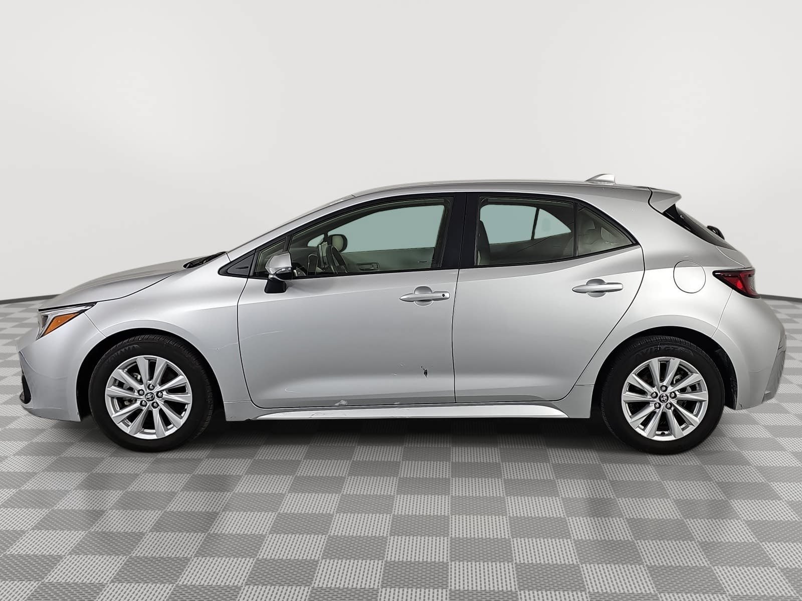 Used 2023 Toyota Corolla SE w/ SE Premium Package FWD image 5