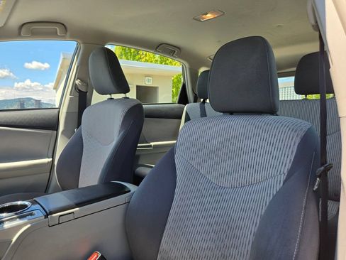 Used 2017 Toyota Prius V Two FWD image 21