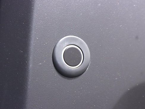 Used 2025 Nissan Frontier SV w/ SV Convenience Package RWD image 42