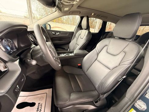 Used 2020 Volvo XC60 T5 Momentum w/ Protection Package image 14