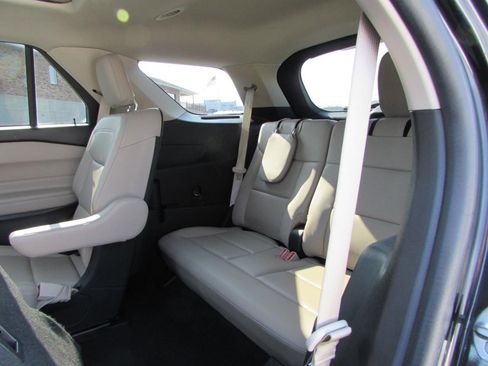 Used 2022 Ford Explorer XLT w/ Equipment Group 202A image 27