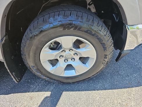 Used 2022 RAM 1500 Laramie AWD/4WD image 10