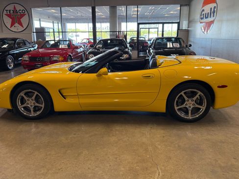 Used 2002 Chevrolet Corvette w/ Preferred Equipment Group2 image 10