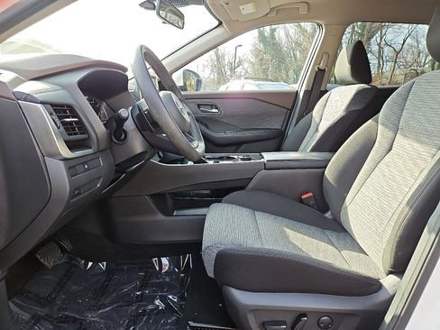 Certified 2023 Nissan Rogue SV image 13