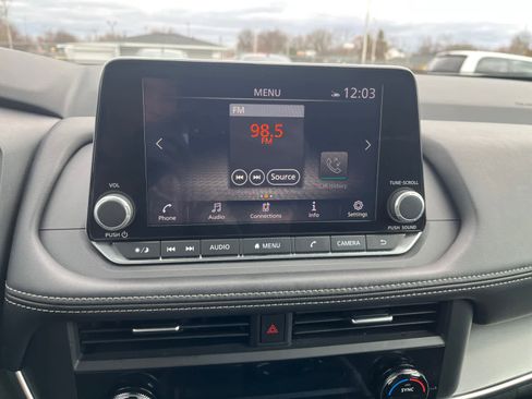 Used 2025 Nissan Rogue SV image 22