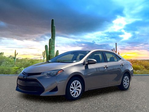 Used 2019 Toyota Corolla LE FWD image 2