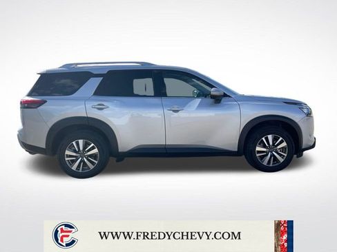 Used 2025 Nissan Pathfinder SL AWD/4WD image 6