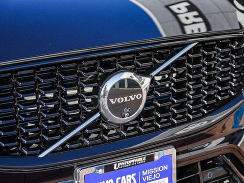 Used 2025 Volvo XC60 B5 Plus image 12