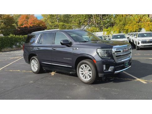 Used 2023 GMC Yukon SLT image 2