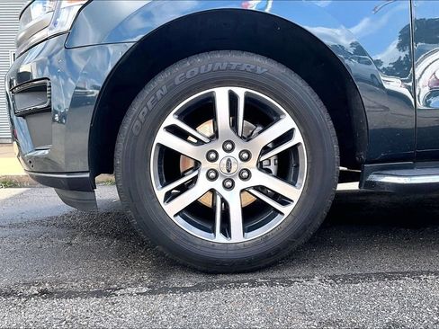 Used 2023 Ford Expedition XLT RWD image 4