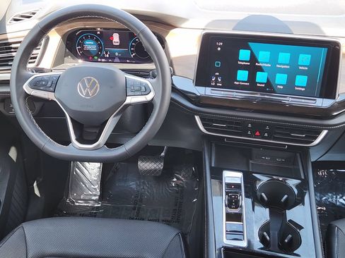Used 2024 Volkswagen Atlas SE FWD image 10