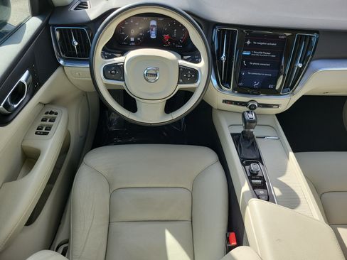 Used 2020 Volvo S60 T5 Momentum FWD image 16