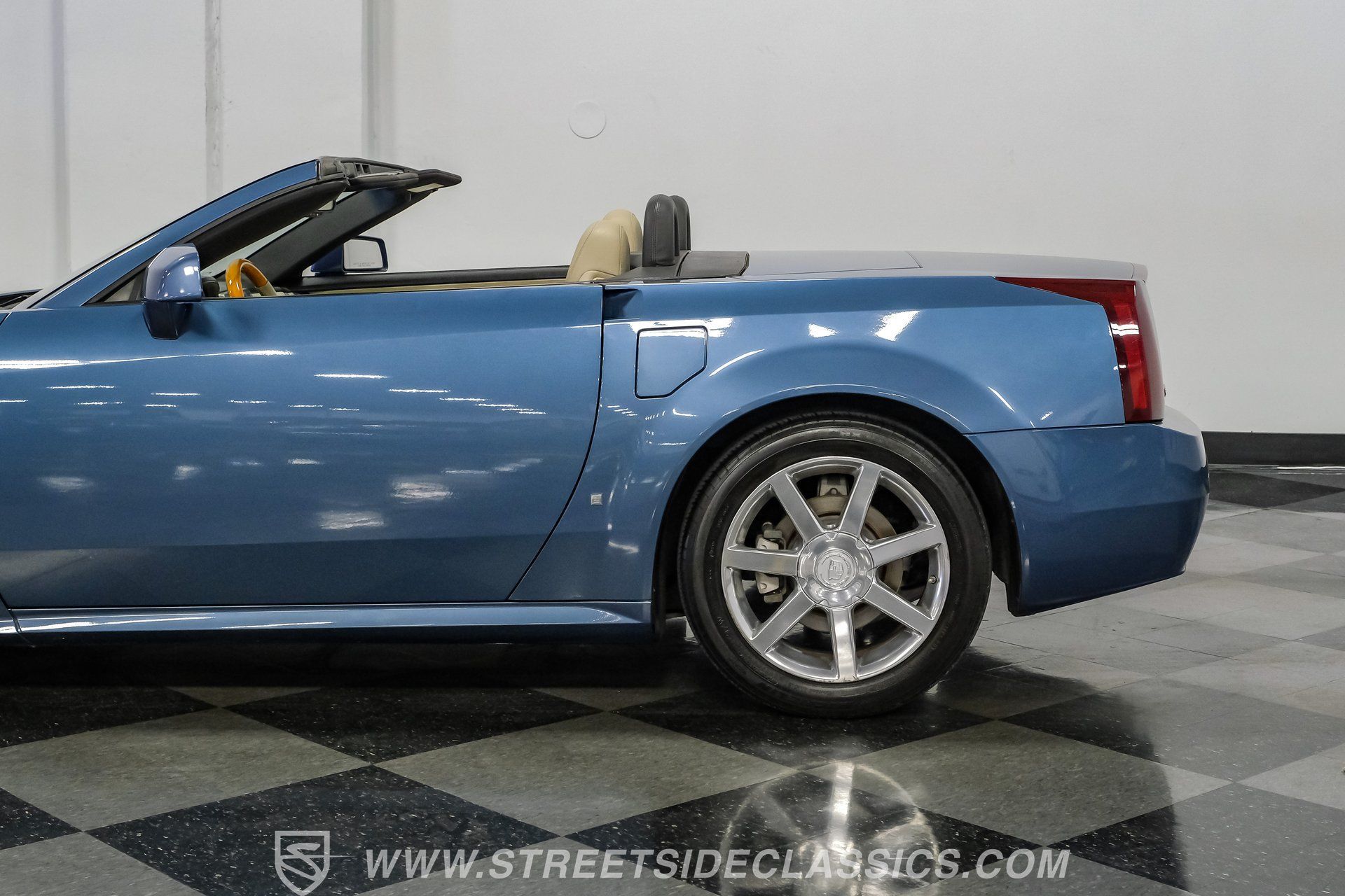 Used 2006 Cadillac XLR RWD image 24
