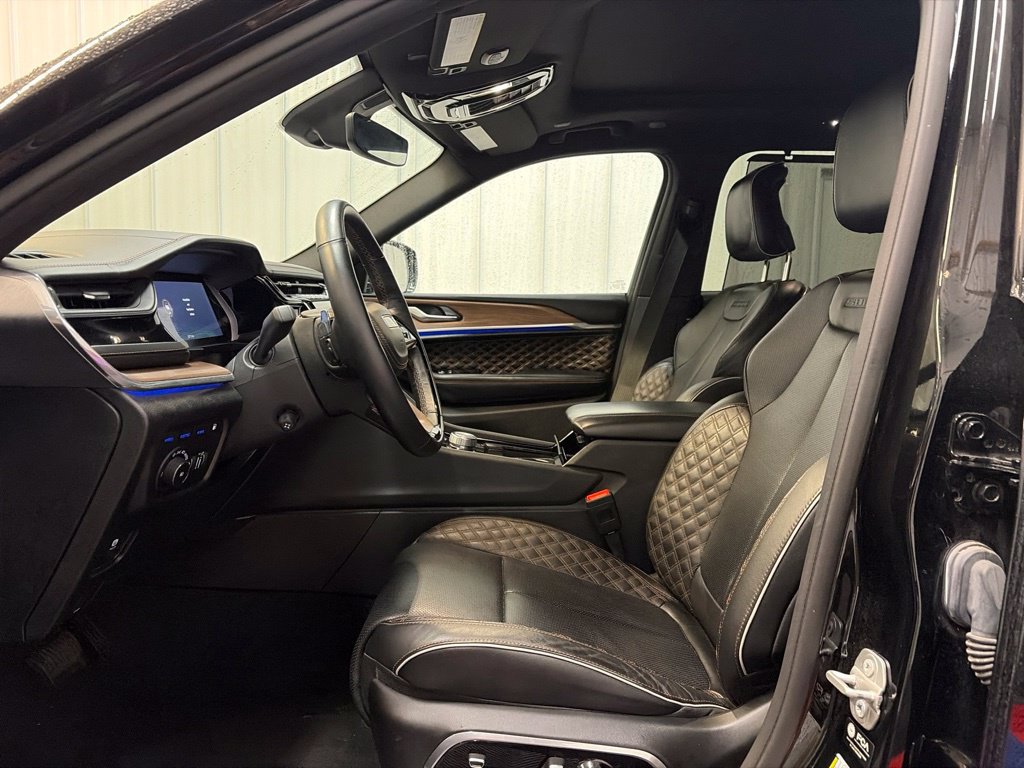 Used 2023 Jeep Grand Cherokee Summit w/ Luxury Tech Group V AWD/4WD image 12