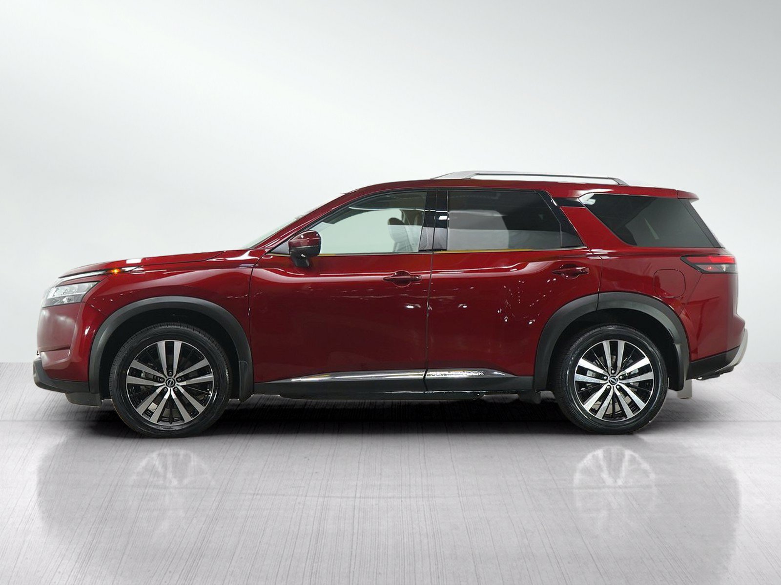 Used 2024 Nissan Pathfinder Platinum AWD/4WD image 2
