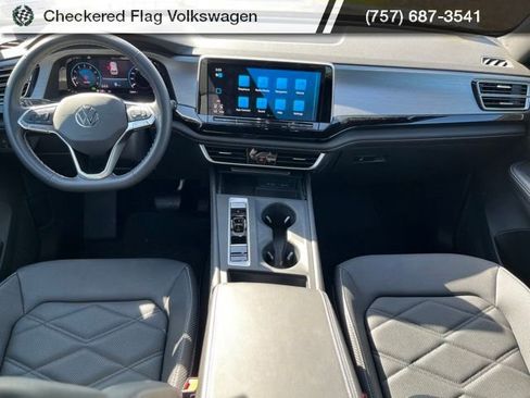 Used 2024 Volkswagen Atlas Cross Sport SE image 28