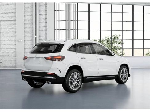 Used 2025 Mercedes-Benz GLA 35 AMG 4MATIC image 21