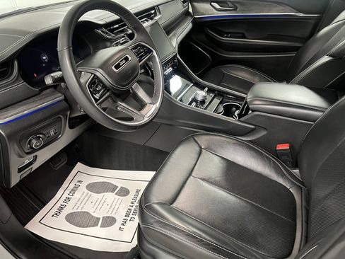 Used 2023 Jeep Grand Cherokee Overland image 23