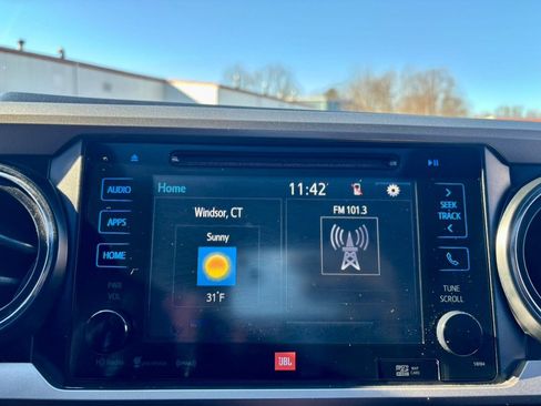 Used 2017 Toyota Tacoma Limited image 19