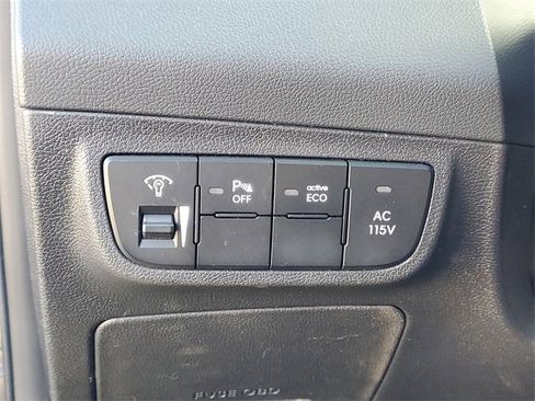 Used 2013 Hyundai Veloster w/ Tech Pkg image 15