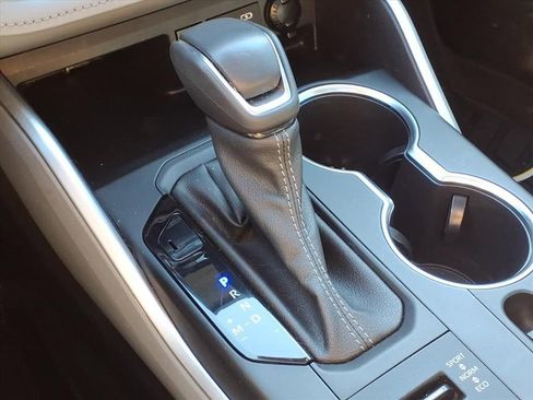 Used 2022 Toyota Highlander XLE image 9