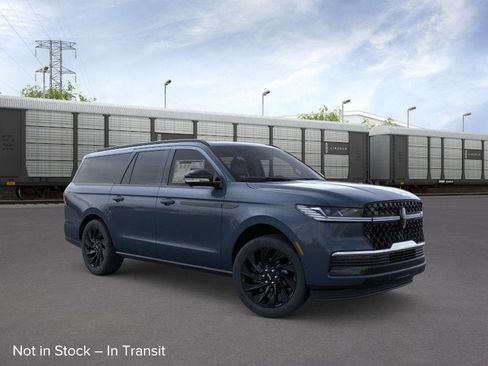 New 2026 Lincoln Navigator L Reserve AWD/4WD image 7