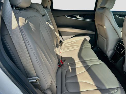 Used 2023 Lincoln Nautilus FWD w/ Premium Package image 28