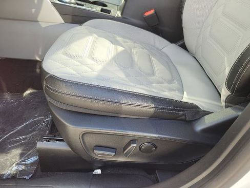 New 2023 Ford Escape SE w/ PHEV Premium Package image 23