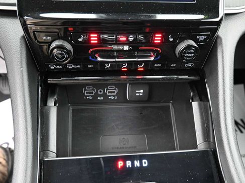 Used 2023 Jeep Grand Cherokee Laredo w/ Luxury Tech Group I AWD/4WD image 8