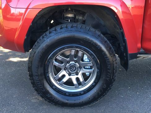 Used 2015 Toyota 4Runner SR5 AWD/4WD image 35