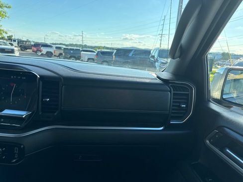 Used 2025 GMC Sierra 1500 SLT AWD/4WD image 18
