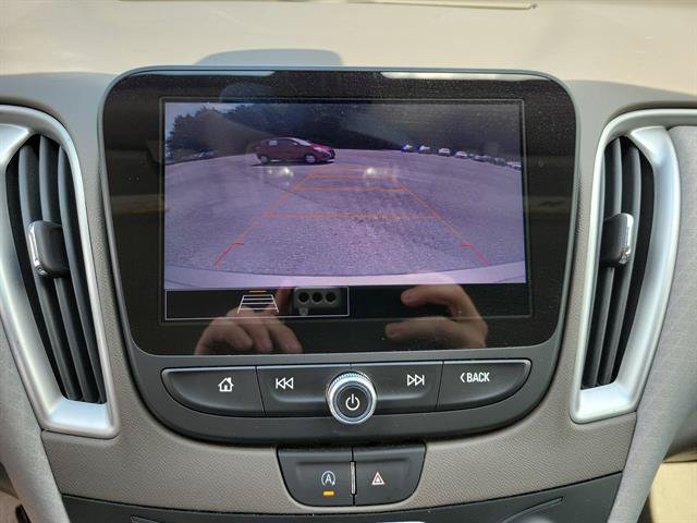 Used 2022 Chevrolet Malibu LT FWD image 18