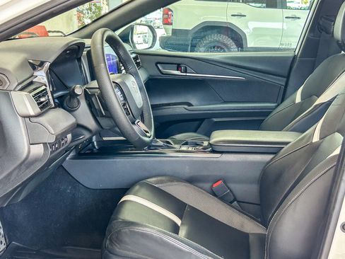 Used 2025 Toyota Camry SE FWD image 17