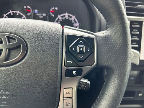 Used 2022 Toyota 4Runner SR5 Premium image 18