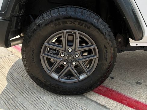 Used 2025 Jeep Wrangler Unlimited Sport AWD/4WD image 9