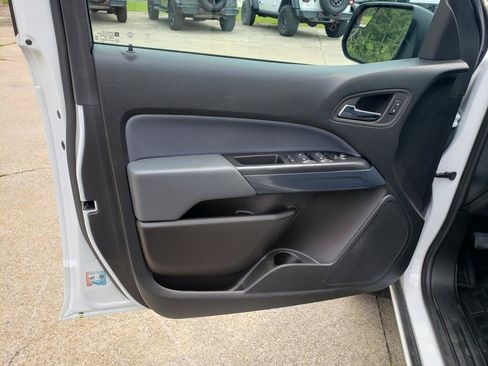 Used 2022 Chevrolet Colorado Z71 AWD/4WD image 12
