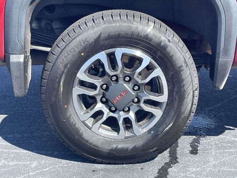 Used 2022 GMC Sierra 2500 SLE w/ SLE Value Package; AWD/4WD image 9
