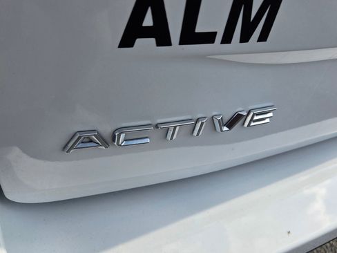 Used 2025 Ford Expedition Active AWD/4WD image 12