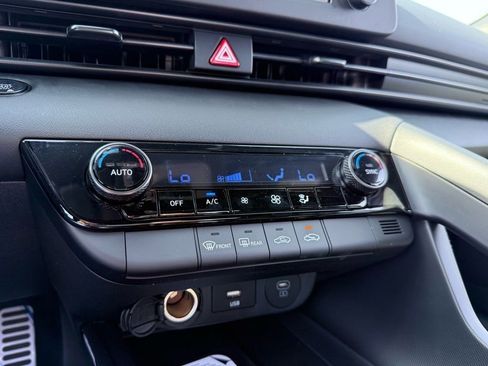 Certified 2025 Hyundai Elantra Sport FWD image 17