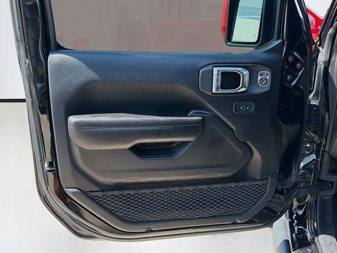 Used 2021 Jeep Gladiator Willys image 20