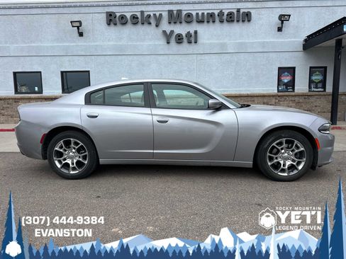 Used 2016 Dodge Charger SXT image 2