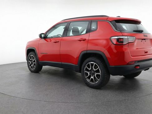 Used 2025 Jeep Compass Trailhawk image 6