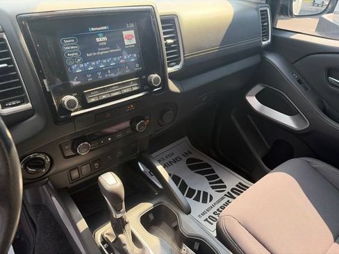 Used 2022 Nissan Frontier SV w/ Technology Package AWD/4WD image 6