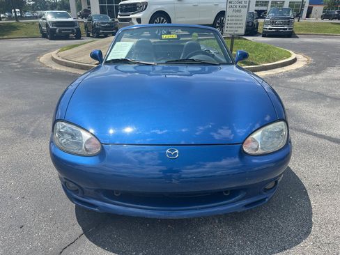Used 1999 MAZDA MX-5 Miata 10th Anniversary Edition RWD image 2