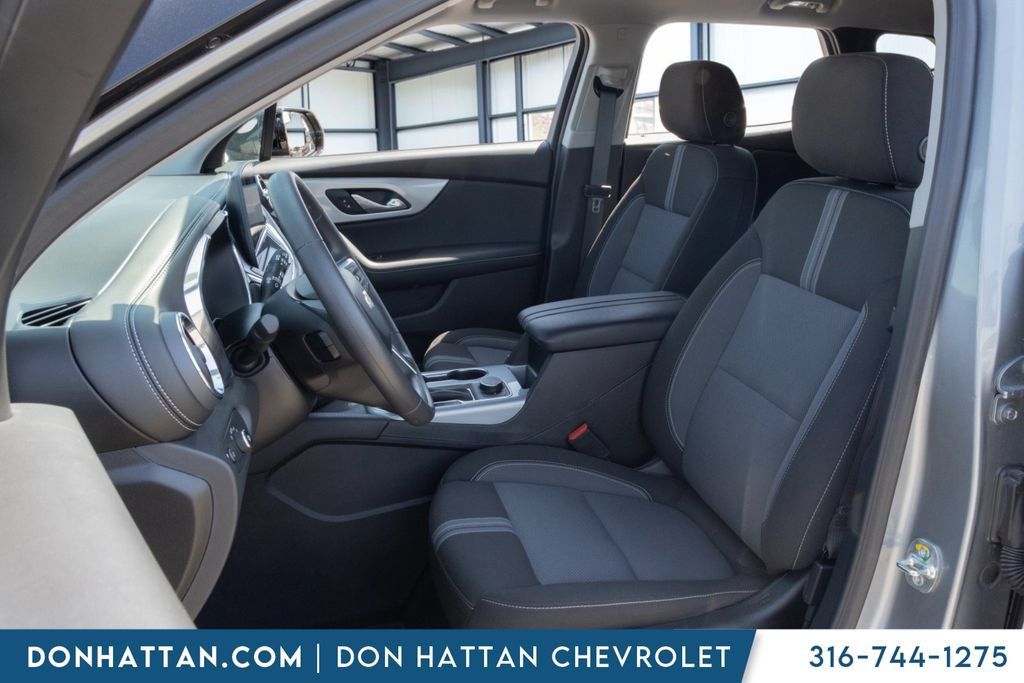 New 2025 Chevrolet Blazer LT w/ Convenience Package FWD image 16