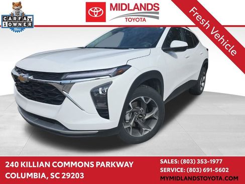 Used 2025 Chevrolet Trax LT image 1