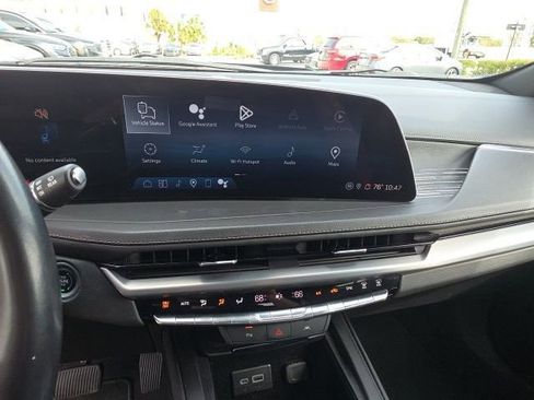 Used 2024 Cadillac XT4 Premium Luxury image 18