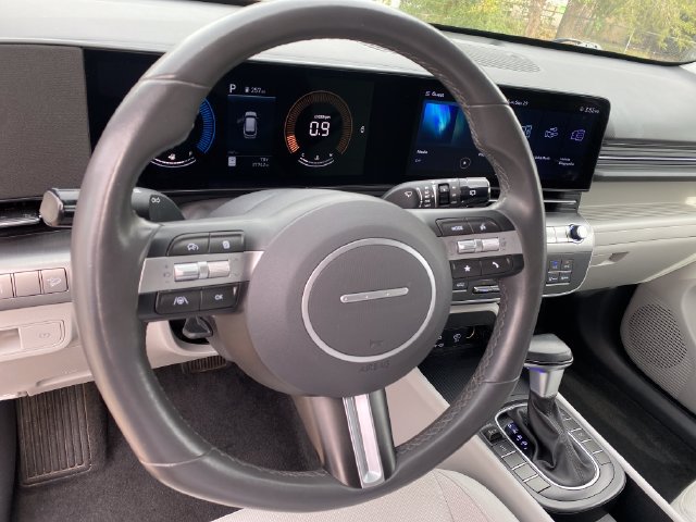 Used 2025 Hyundai Kona SEL AWD/4WD image 12