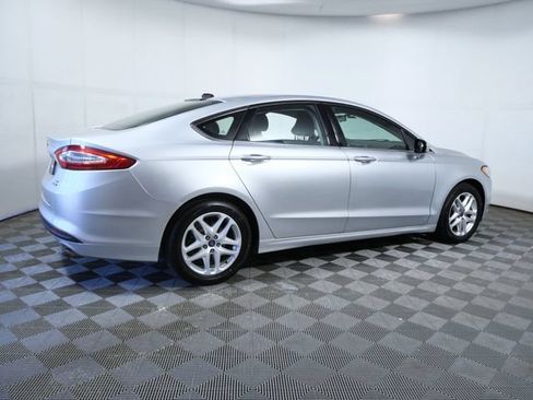 Used 2016 Ford Fusion SE FWD image 8