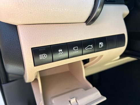 Used 2018 Toyota Camry XLE w/ Audio Package FWD image 11
